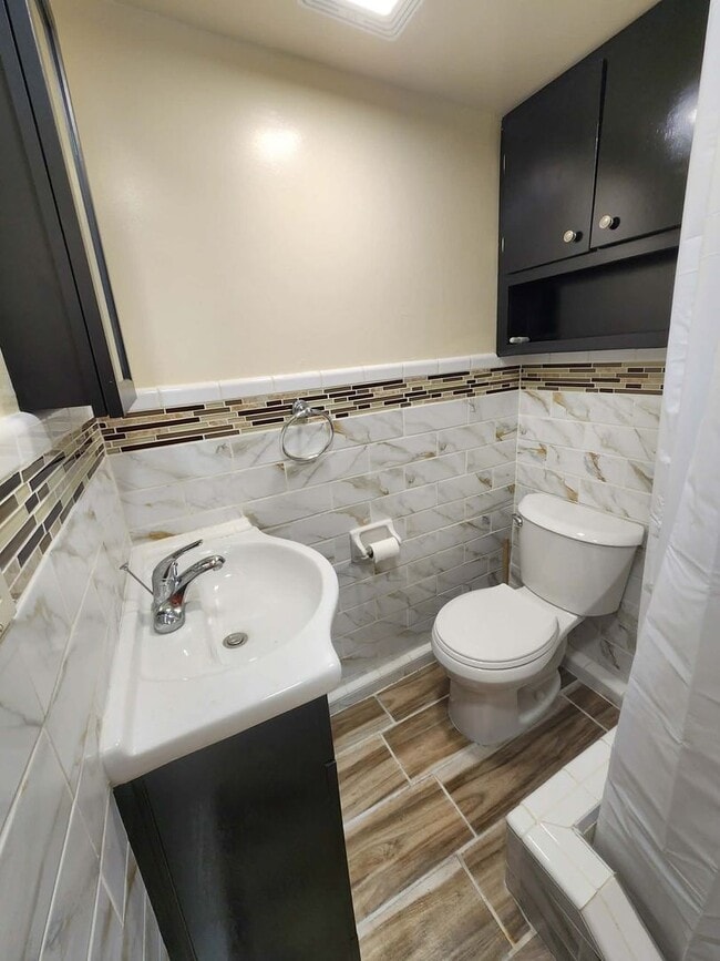 Building Photo - Beachy!