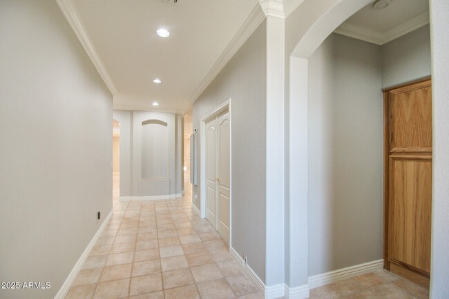 Building Photo - 1634 W Windsong Dr