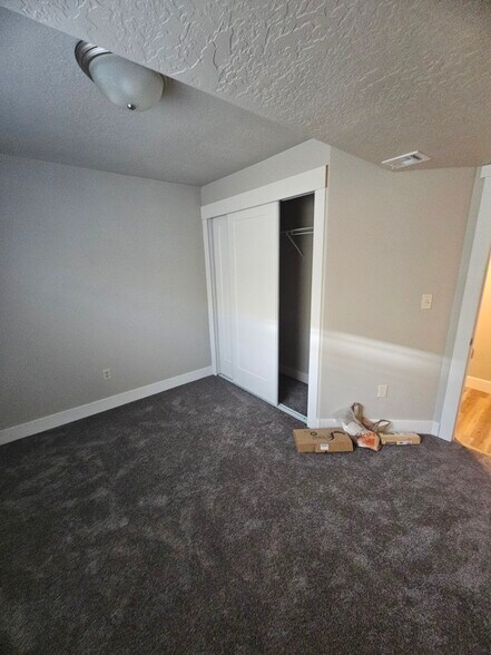 Building Photo - 649 E Mt Dutton Way