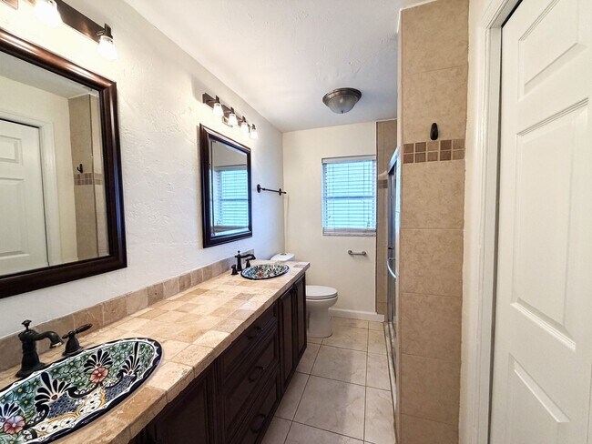 Building Photo - 3/2/1 car garage in S. Ft. Myers Off Cypress Lake!