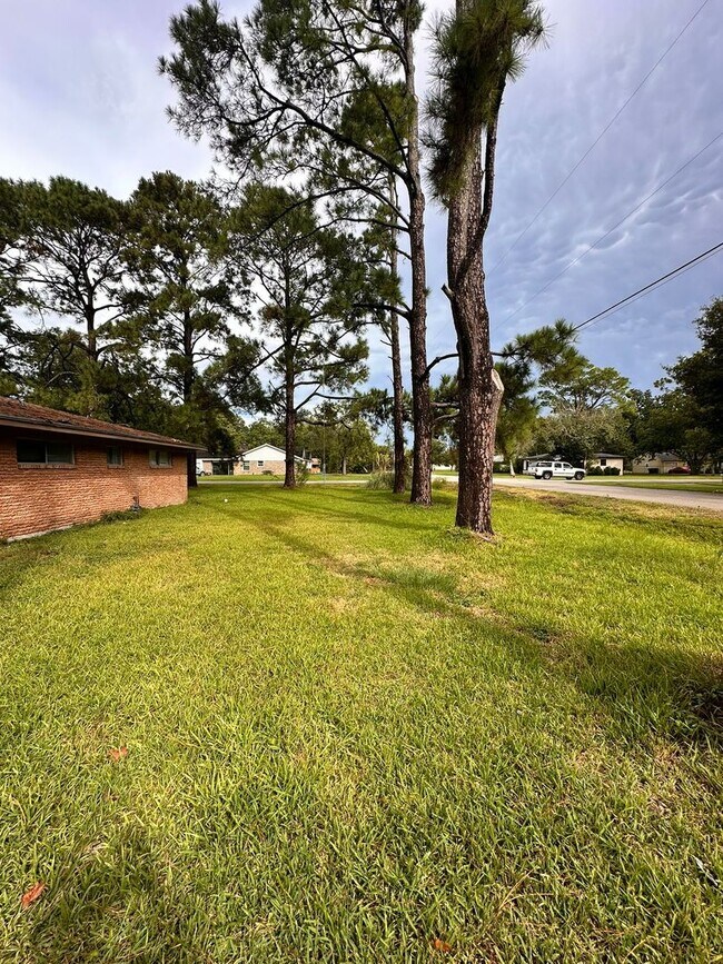 Building Photo - Gorgeous all renovated Home in Texas City,...