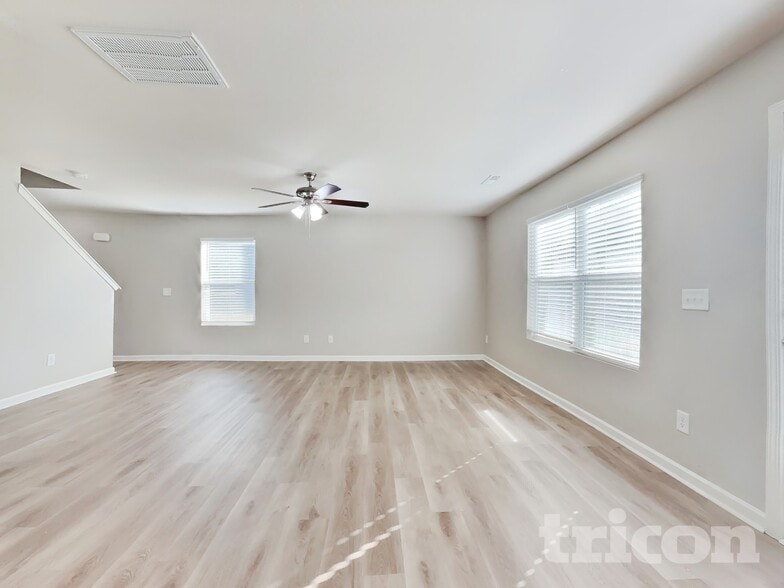 Building Photo - 325 Emilies Crossing Way