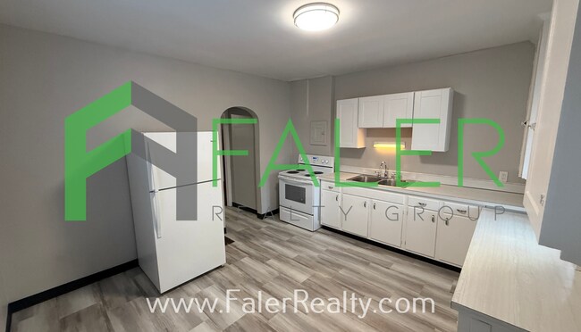 Building Photo - 1725-1727 Brookline