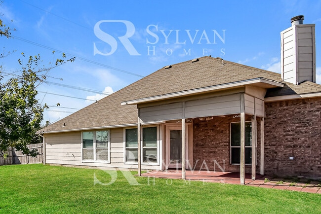 Building Photo - Texas beauty with all the bells and whistles!