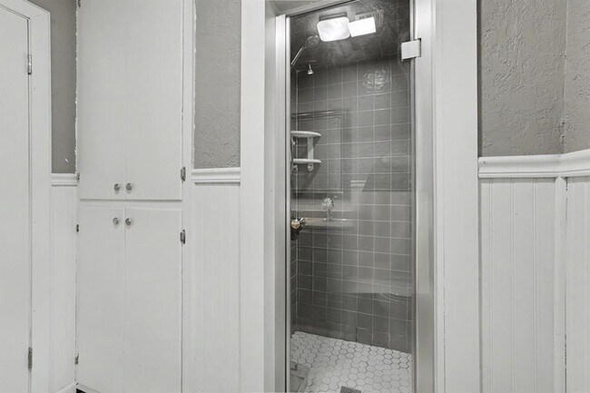 Building Photo - 207 E Juniper Ln