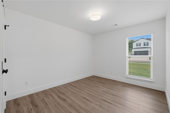 Building Photo - 5127 Vista Ave