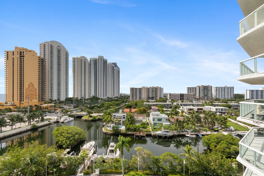 Building Photo - 16400 Collins Ave