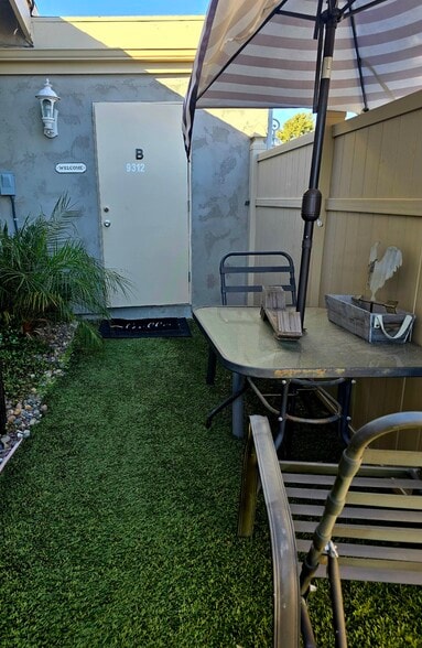 Building Photo - 9310 Dempster Dr