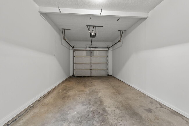 Building Photo - 1077 Armstrong Mill Rd