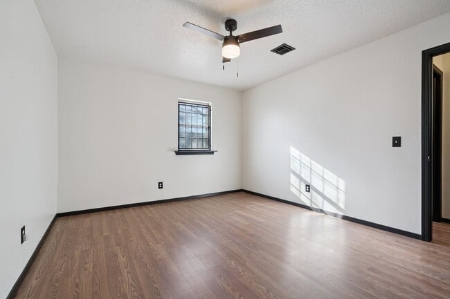 Building Photo - Charming 3-Bedroom Home Near OU Medical