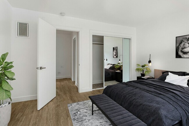 Building Photo - 1949 Park Grove Ave