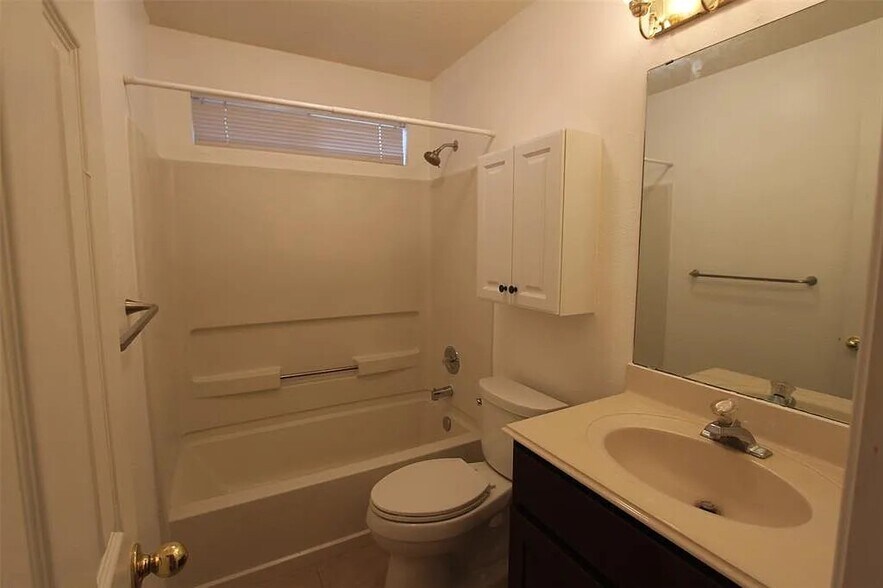 Building Photo - 22715 Bridgewater Dr