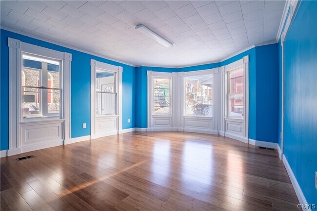 Building Photo - 599 Albany St