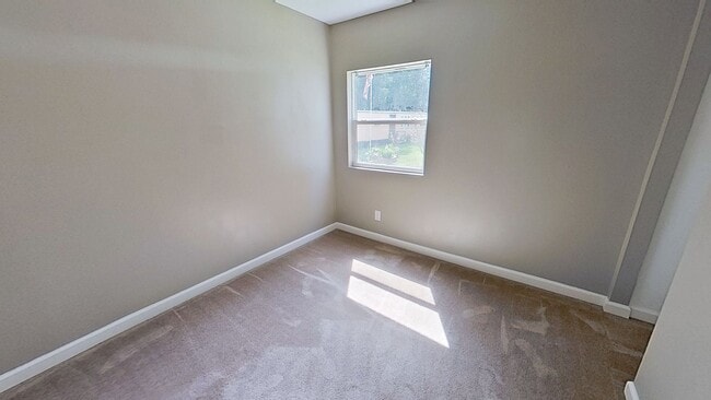 Building Photo - 450 Ridge Rd