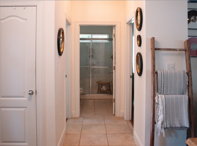 Building Photo - 807 Coldwater Creek Cir