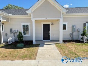 Building Photo - 118 Foster Wy Dr