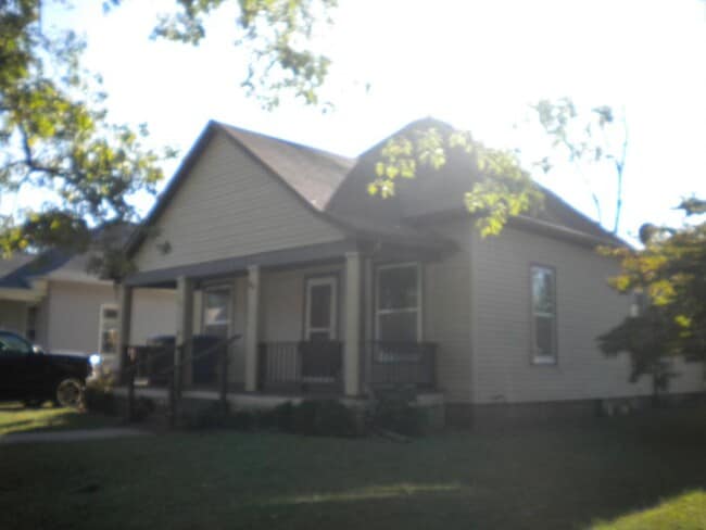 Building Photo - 1810 S Quincy Ave