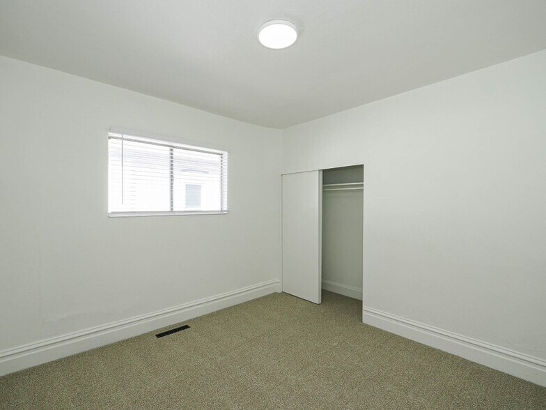 Building Photo - 843 Emeril Ave