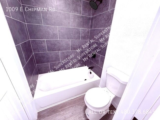 Building Photo - 1009 E Chipman Rd