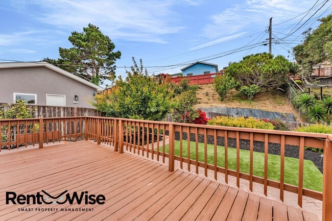 Building Photo - 110 Cuesta Dr