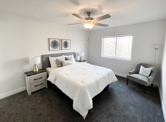 Building Photo - 2 Bed / 2.5 Bath Townhome for rent in Cottage Grove!