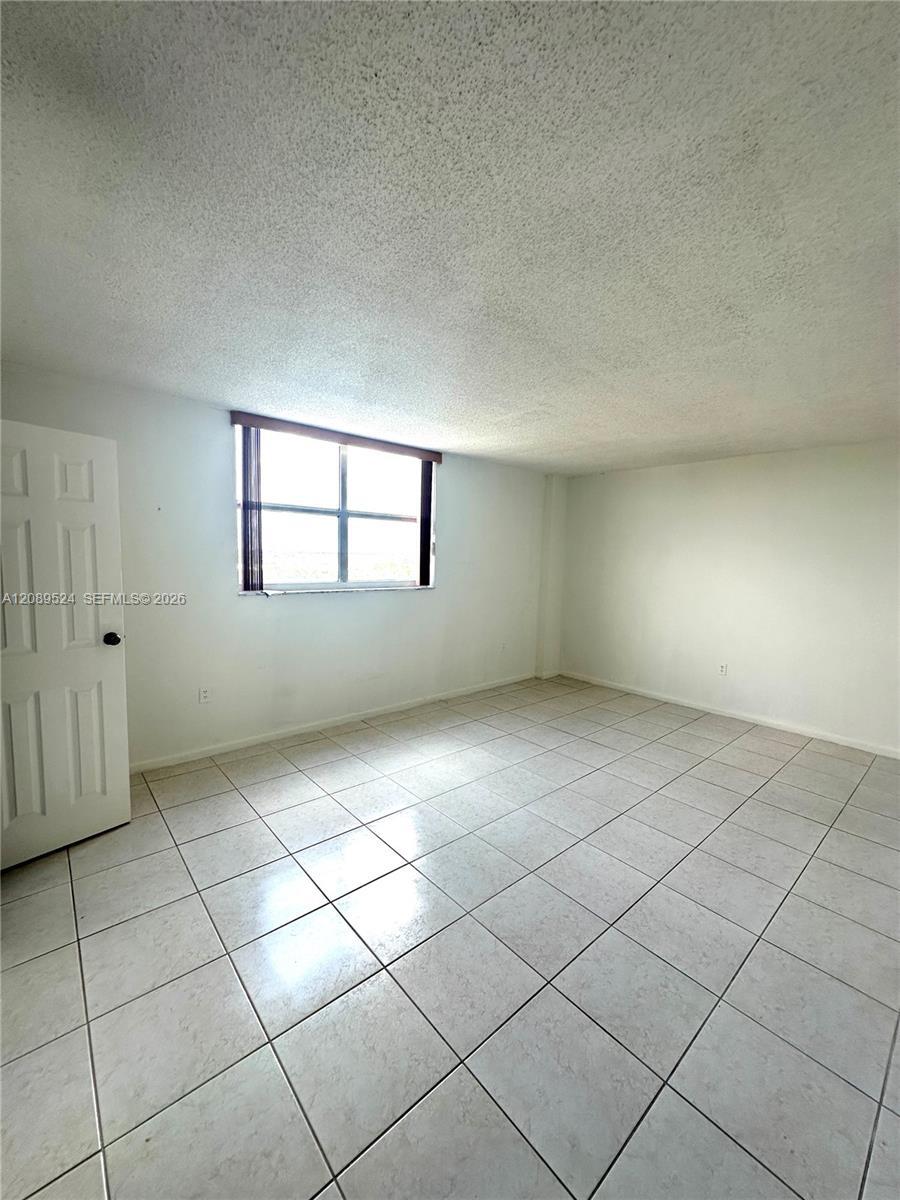 Building Photo - 4675 W 18th Ct