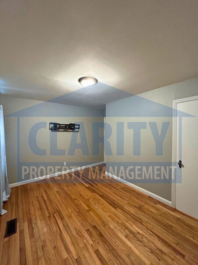 Building Photo - 901 Westover Dr SW