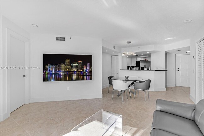 Building Photo - 5880 Collins Ave