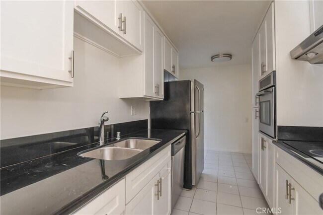 Building Photo - 811 6th St