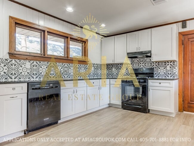 Primary Photo - *COMING SOON!* UPDATED 3 BED/2 BATH DUPLEX...
