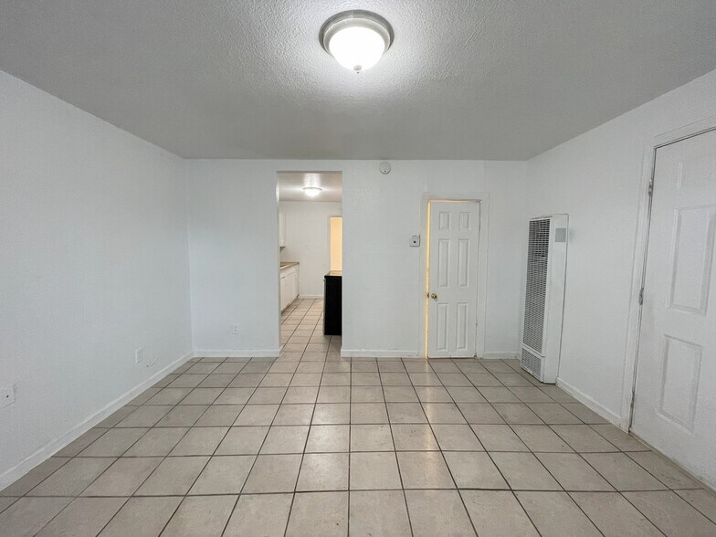 Building Photo - 7723 Molinos Ave