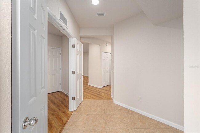 Building Photo - 4570 SW 52nd Cir