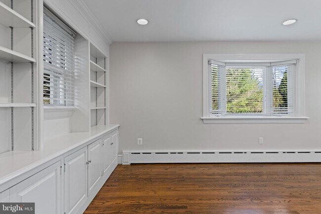 Building Photo - 1224 Lancaster Ave