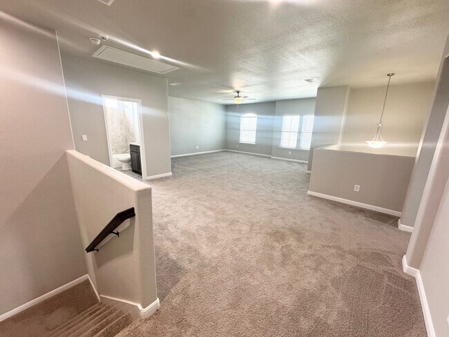 Building Photo - 4 Bed 3.5 Bath Ready To Rent ASAP!