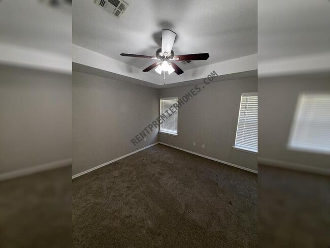 Building Photo - 325 W Strasburg Way