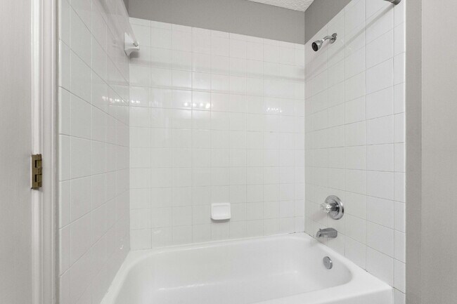 Building Photo - Charming 3BR Townhouse with Garage & Priva...