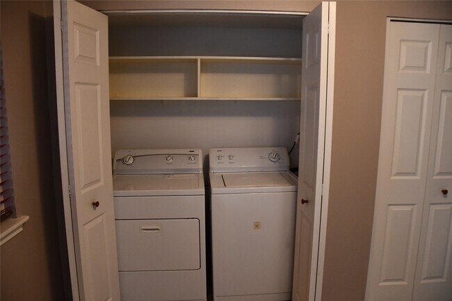 Building Photo - 2316 Shadowdale Dr