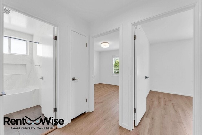 Building Photo - 110 Cuesta Dr
