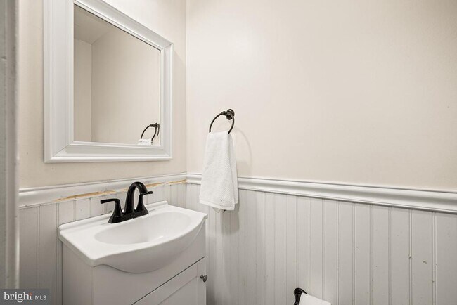Building Photo - 705 Shippen Dr