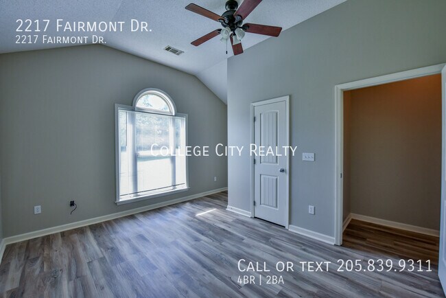 Building Photo - 2217 Fairmont Dr