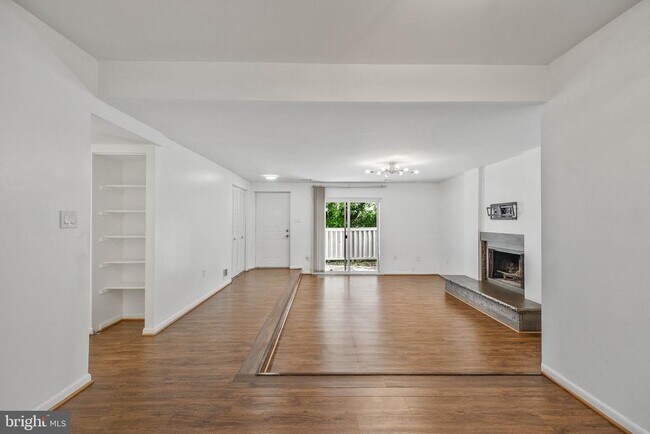 Building Photo - 12883 Cara Dr