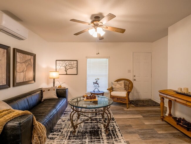 Building Photo - 103 N Ave Q