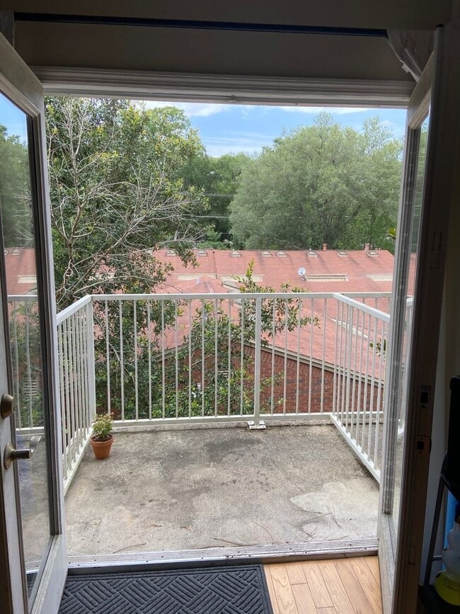 Building Photo - Lion's Gate - Private 2 Bedroom, 2 Bathroom Apartment in Midtown