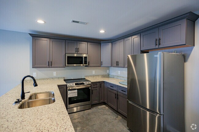 3BR, 1.5BA - 1200SF - Kitchen - 255 New Town Rd.