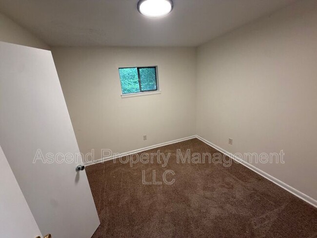 Building Photo - 1206 Sholar Ave