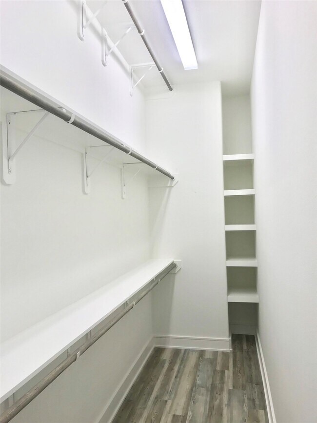 Building Photo - 1111 Edwards St