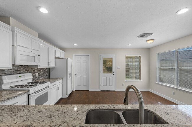 Building Photo - 19423 Rebel Yell Dr