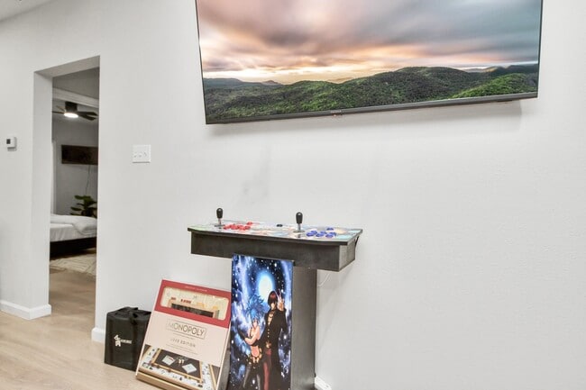 Building Photo - 2811 Winbern St