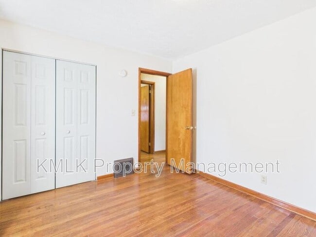 Building Photo - 316 Lynn Dr