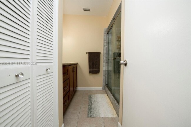 Building Photo - 516 SW 14th Ct